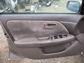 1999 TOYOTA CAMRY LE GOLD 2.2L AT Z15057